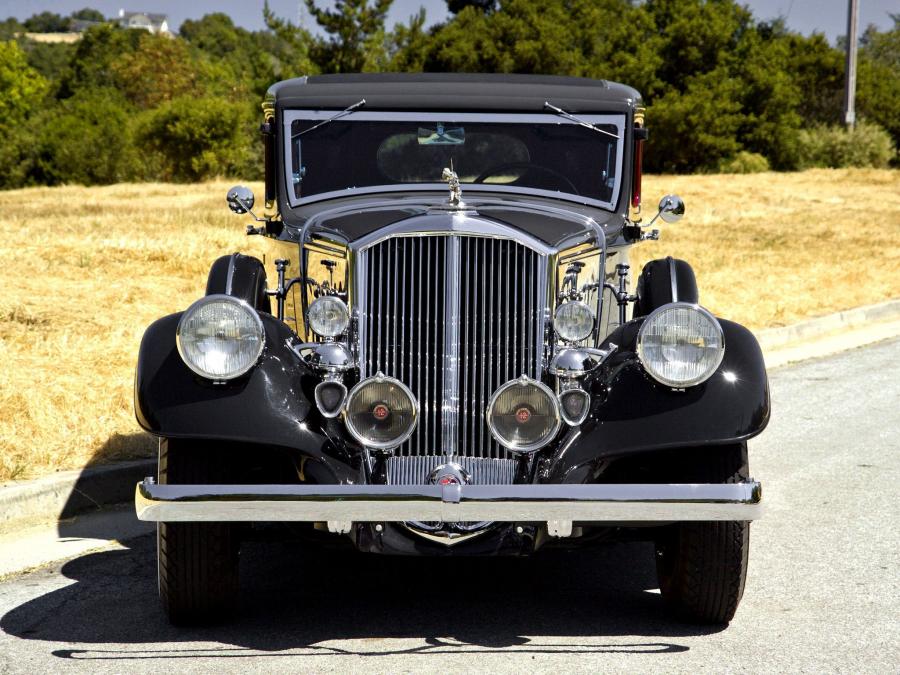  Pierce-Arrow Twelve Club Sedan 1933 года  (фото 3 из 5)